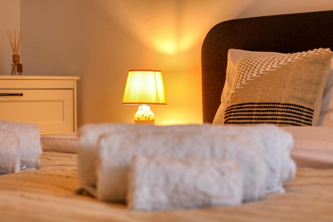 Relaxation Station - My Charming, Cosy&Inviting Apt - Smart Thermostat - Private Parking - Ior Park - Long Term Price Cuts Bukarest Kültér fotó